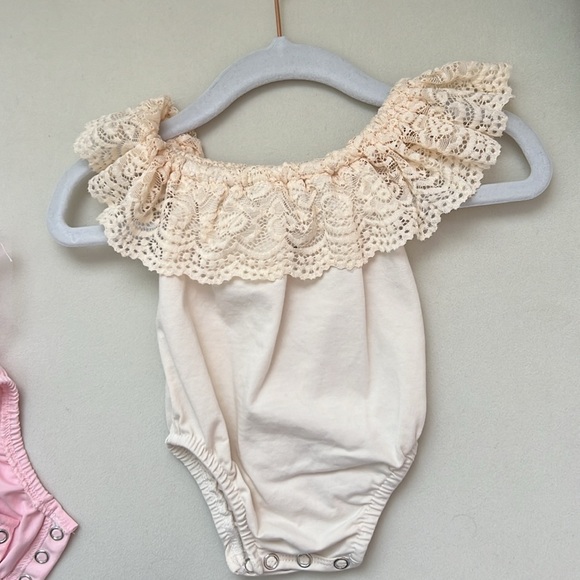 Bailey’s Blossoms 0-3 month bundle - Picture 5 of 5